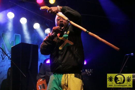 Ras Shiloh (USA) with Lloyd Parks We The People Band 19. Reggae Jam Festival, Bersenbrueck 03.08.2013 (12).JPG